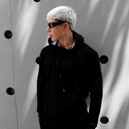 HOODIE BLACK. Colección: Fragmento 1